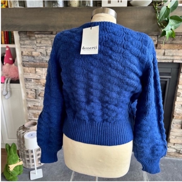 Elegant Blue Cardigan with Pink Floral Details - Picture 13 of 16